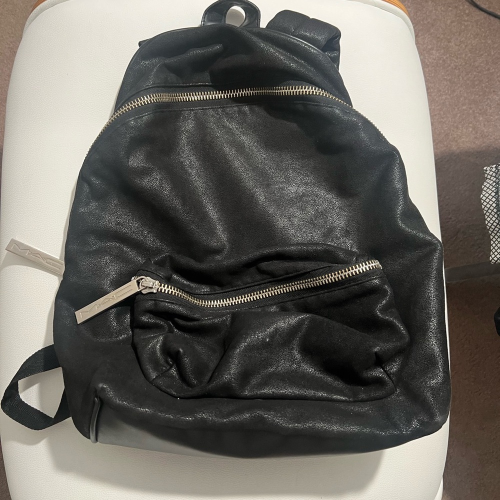 RARE MAC COSMETICS BLACK EMPLOYEE TRAVEL BACKPACK SUEDE SILVER DETAIL ZIPPER